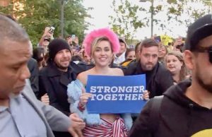 miley-cyrus-campaigns-for-clinton